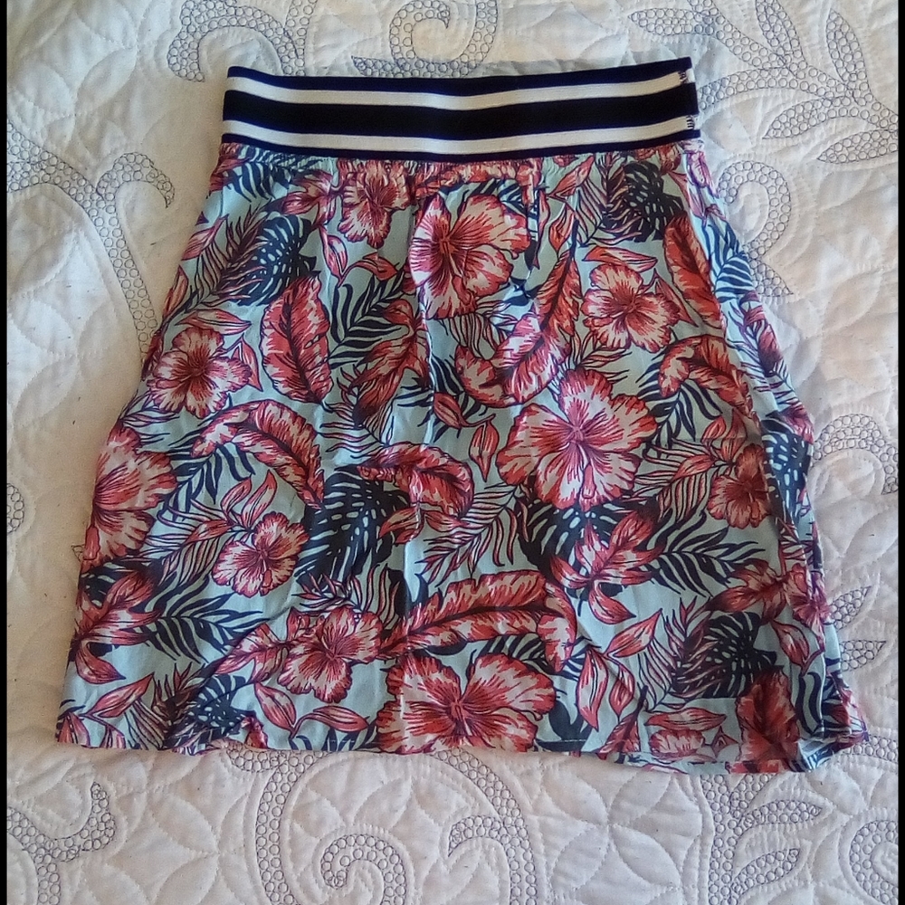 High waisted mini skirt 🌺